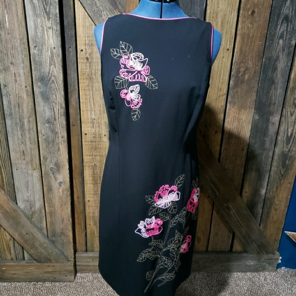 Karen Kane Size 8 Black Floral Embroidered Dress